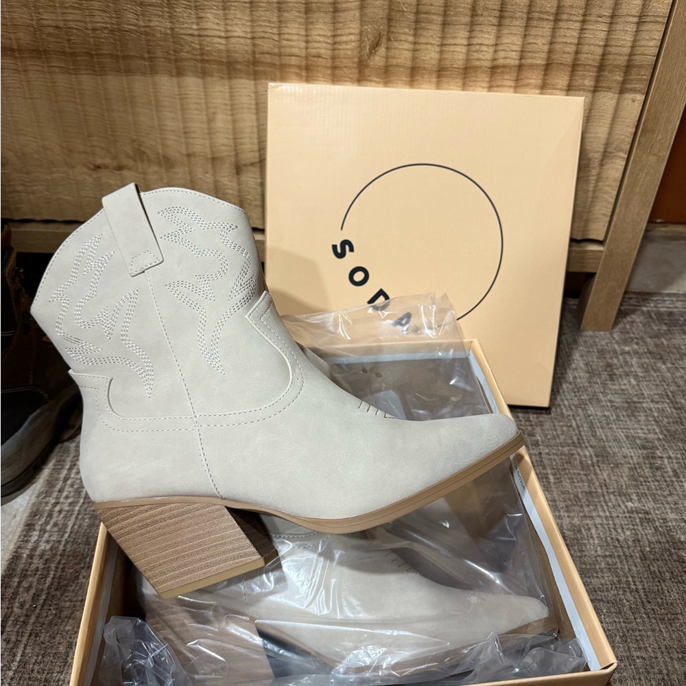 Soda Women's Light Tan Heeled Boots